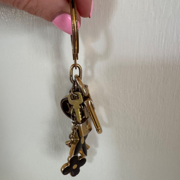 Louis Vuitton Black & Gold Enamel Key Chain/Bag Charm - Picture 11 of 12